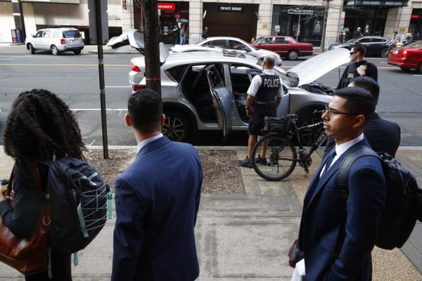 Cierran la Casa Blanca luego que vehículo embiste barrera&nbsp;