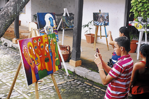 Exposición estudiantil resalta el patrimonio turístico de Honduras