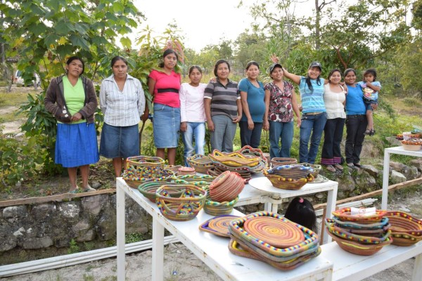 Las Lencas tejen con tradición y cultura