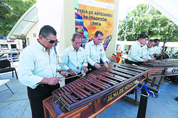 La Plaza Central es el escenario de la Feria Artesanal de Tradición Lenca