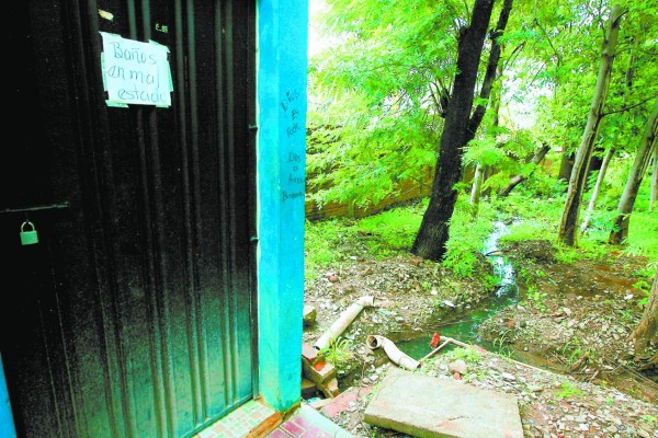 Amenaza de epidemia en Instituto José Cecilio del Valle, en Choluteca
