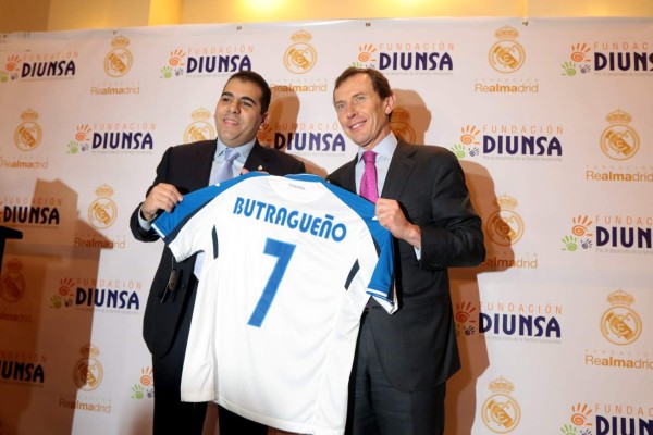Butragueño departió con niños y niñas de la Escuela Formando Campeones