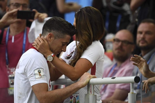 Romántico momento en el Mundial Rusia 2018: Lewandowski fue consolado por su esposa