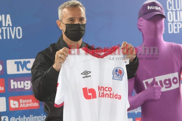 Así fue la presentación de Pablo Lavallén como nuevo técnico del Olimpia