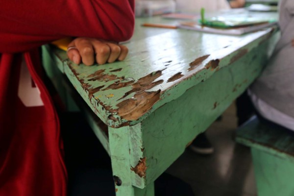 Destacado centro escolar se encuentra sin pupitres
