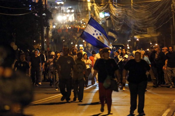 Se resquebraja dirigencia de la oposición indignada