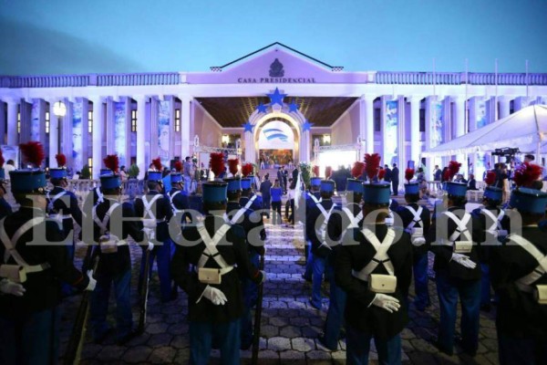 Hondureños celebran con patriotismo el Día de la Bandera Nacional
