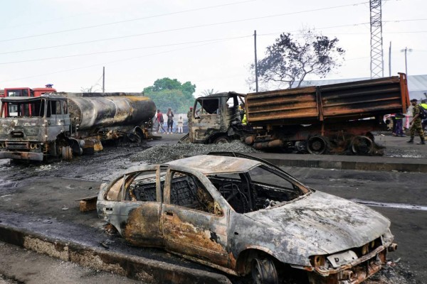 Las dolorosas escenas tras la explosión que ya suma 98 muertos en Sierra Leona
