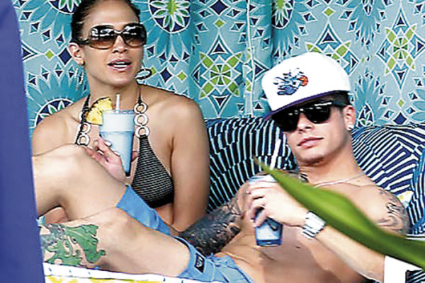 JLo le da 10 mil dólares a la semana a Casper