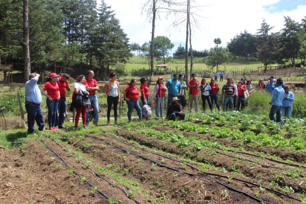 Estudiantes del istmo conocen modelo educativo comunitario