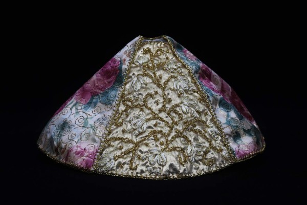 Honduras: Devotas cambian el ropaje que posee la Virgen de Suyapa