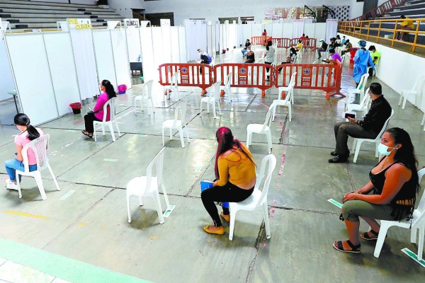 El IHSS buscará comprar hasta 4 millones de vacunas rusas