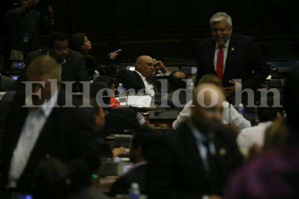 Entre llamadas, chismes y mensajes diputados aprueban reformas penales