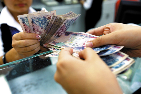 Gobierno contrató $495 millones para Bono 10 Mil