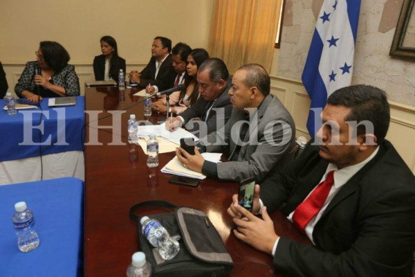Autoridades de la UNAH atienden convocatoria de la comisión especial del Congreso Nacional