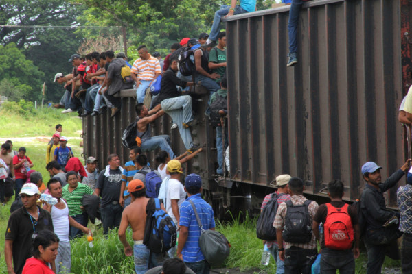 Hondureños emigran por crimen organizado