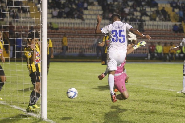 Olimpia luchó para ser líder en Honduras