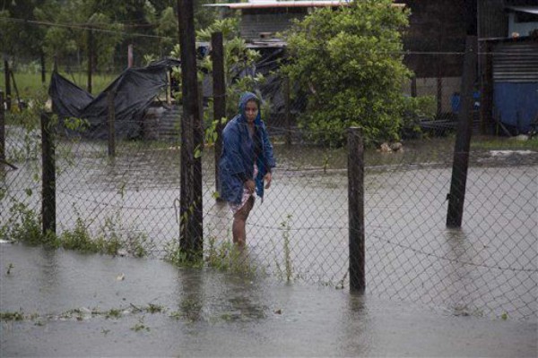 Huracán Earl empapa el sur de México luego de golpear Belice