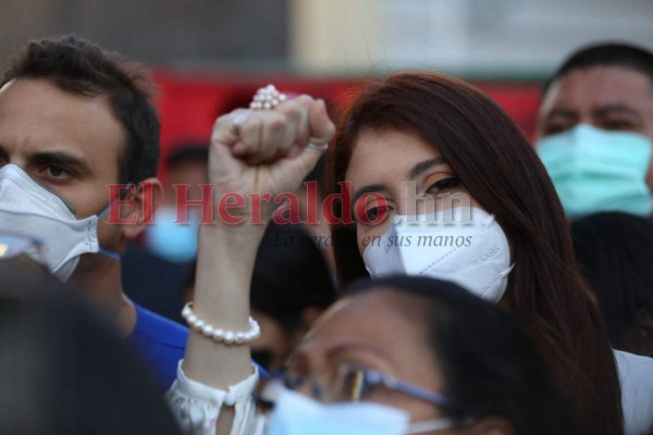 Simpatizantes de Libre protestan por decisiones en sesión preparatoria (FOTOS)