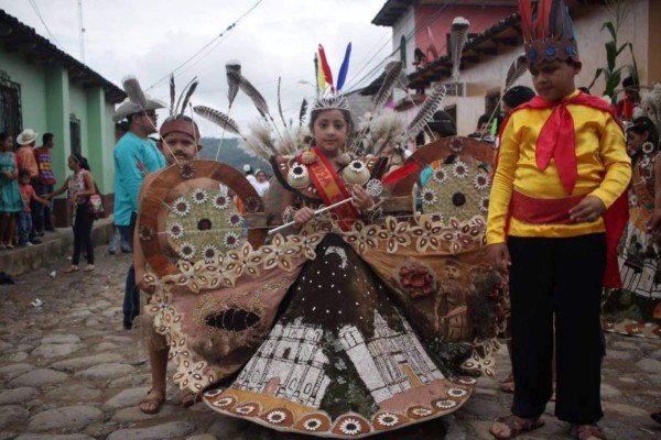 Escolares conmemoran Día al Cacique Lempira