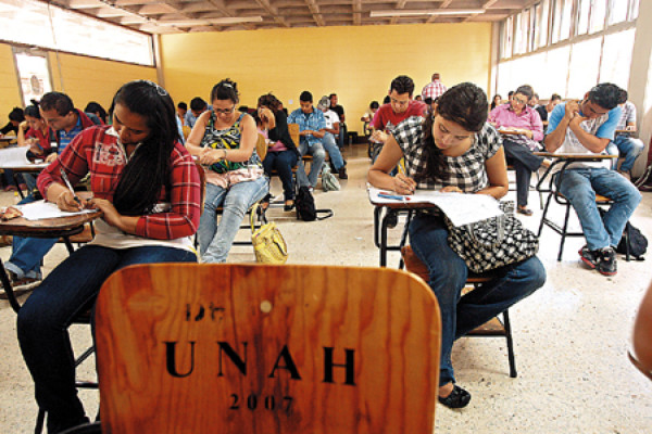 3 de cada 10 reprueban PAA en UNAH