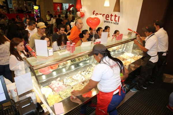 Inauguran una exquisita propuesta de helados y café