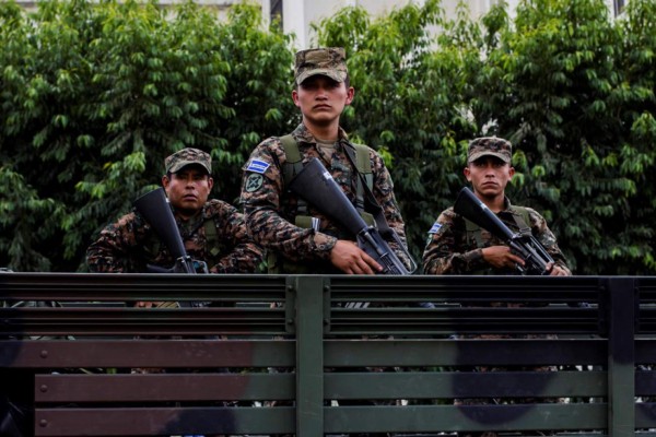 Realizan dos investigaciones cercanas al presidente Salvador Sánchez Cerén