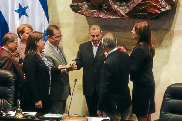 Congreso de Honduras elige en polémica sesión a fiscal general