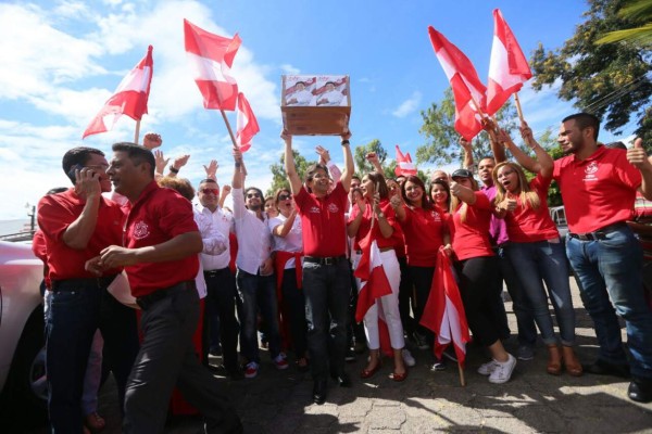 Movimientos de partidos políticos entregaron planillas para votaciones internas