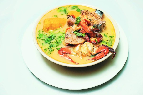 El sabor del Caribe, la fusión perfecta entre la cocina y la belleza de Roatán