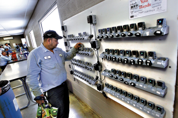 Parlamento canadiense endurece leyes migratorias