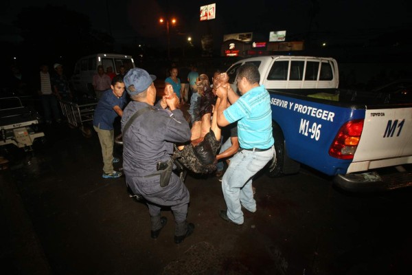 Asesinan a siete personas dentro de cantina en la colonia Las Torres