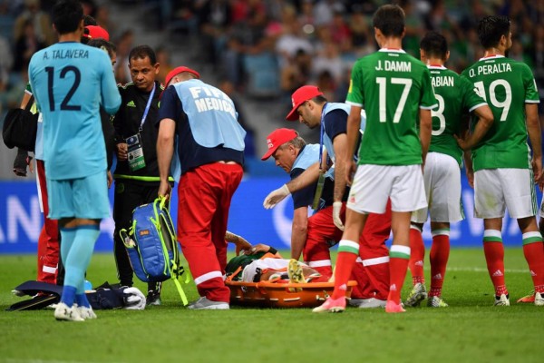 Carlos Salcedo abandona la concentración de México en la Copa Confederaciones por lesión