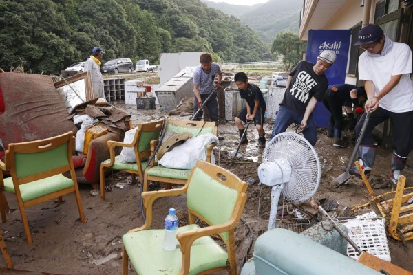 FOTOS: Muertos, desaparecidos y evacuaciones por inundaciones al sur de Japón