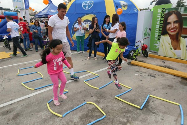 La Vuelta Infantil fue una fiesta multicolor para todos...