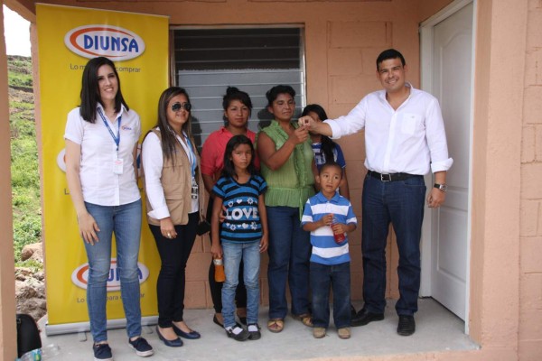 EMCO Corporación y Diunsa entregan una vivienda &nbsp;&nbsp;
