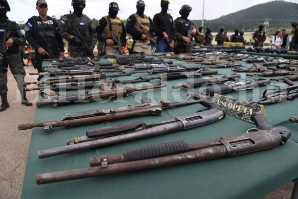 FOTOS: Potente arsenal de guerra hallan en los módulos de Támara