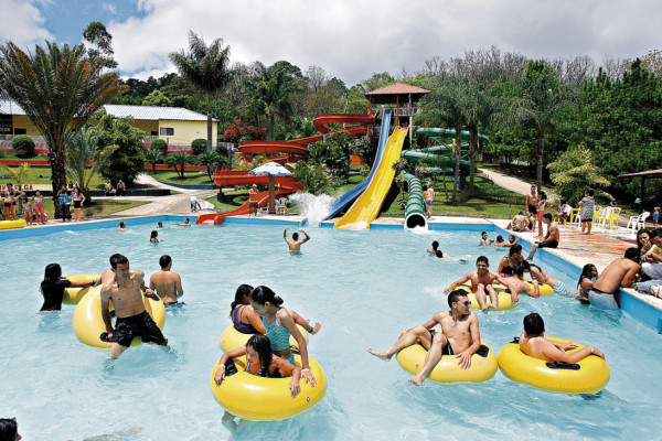 Hermosas hondureñas adornan los balnearios