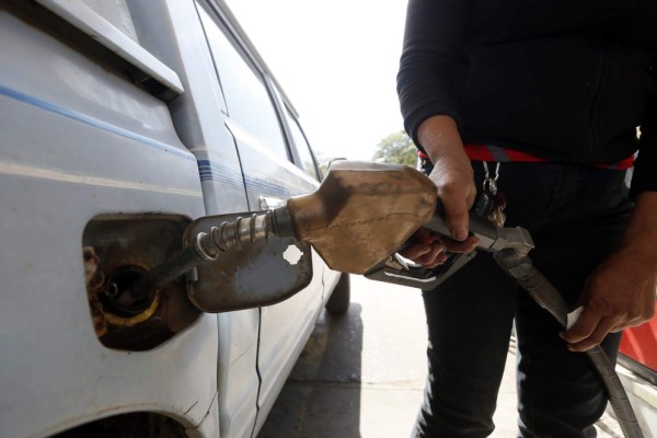 La octava rebaja a combustibles entra en vigor este lunes
