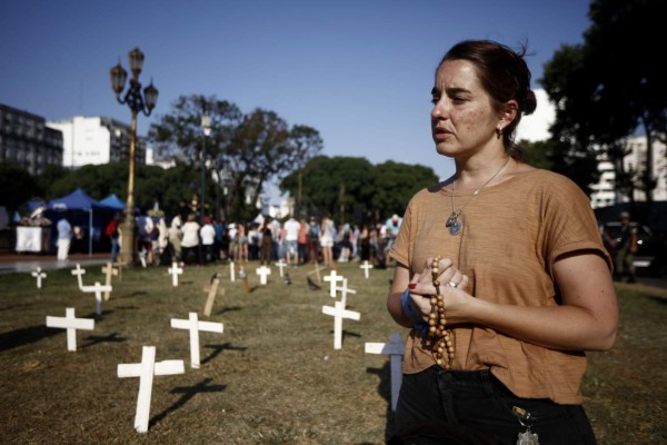 Entre llanto y gritos, Argentina reacciona ante legalización del aborto (FOTOS)