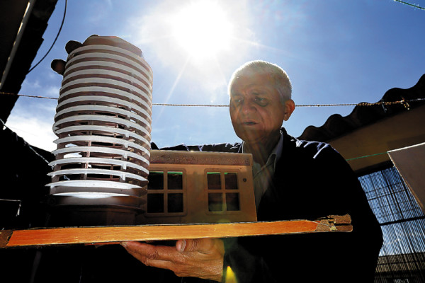 En el taller de 'Tata' le hacen cirugía a los juguetes