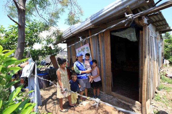 Un nuevo futuro comienza para tres familias del Distrito Central