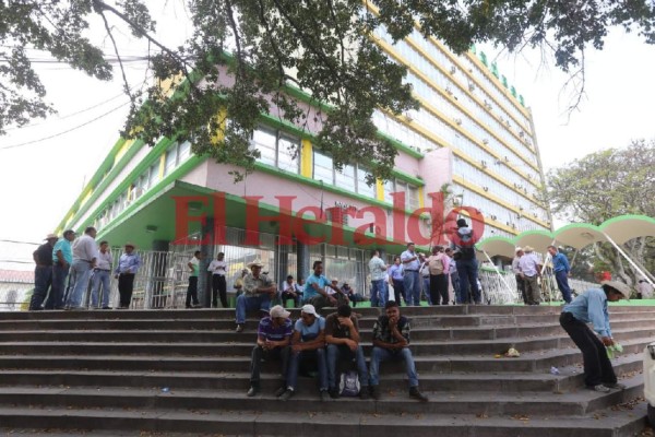 Productores de granos básicos se toman instalaciones de Banadesa