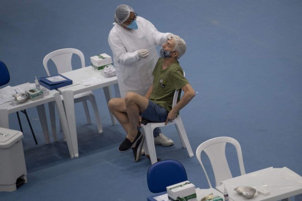 Con amenaza de ómicron y nuevas restricciones, el mundo llega a su segunda Navidad en pandemia  