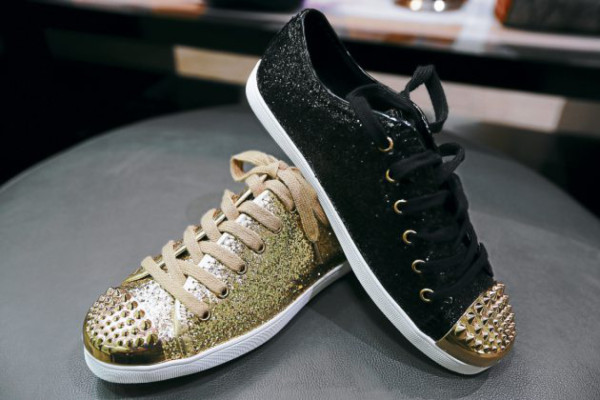 Las tachas bajan a sus pies