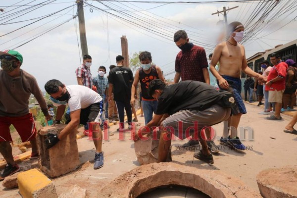 Disturbios en La Era: vecinos se oponen a entierros por miedo al Covid-19 (FOTOS)