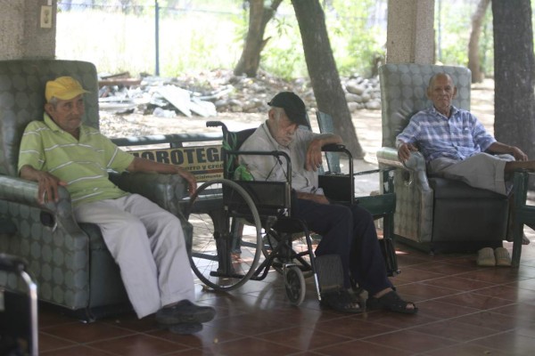 El 9% de los adultos mayores del país residen en la zona sur