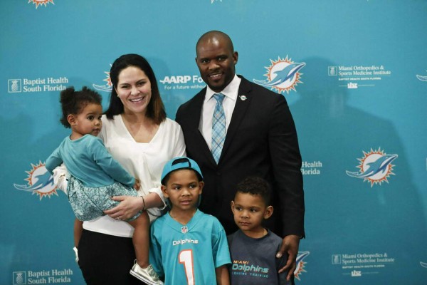 FOTOS: Así se oficializó la contratación del hondureño Brian Flores en los Miami Dolphins