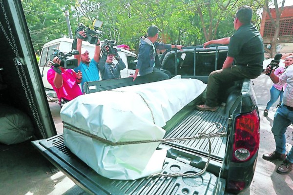 Niña de 15 años cayó muerta mientras danzaba en la iglesia