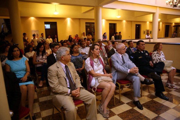 El CAC expone obras del mexicano Carlos Vivar